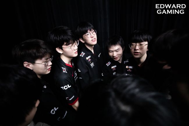 飞奔冲向看 飞奔冲向看